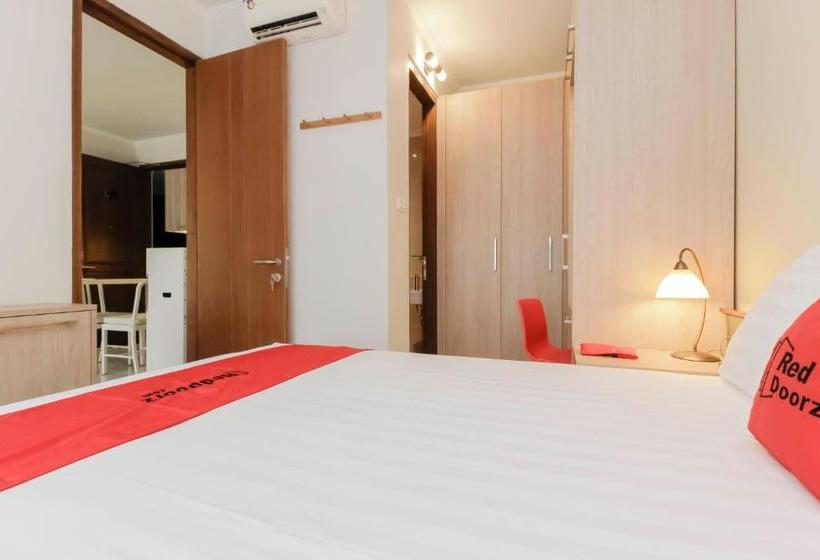 Пансион Reddoorz Syariah Plus @ Jatibening