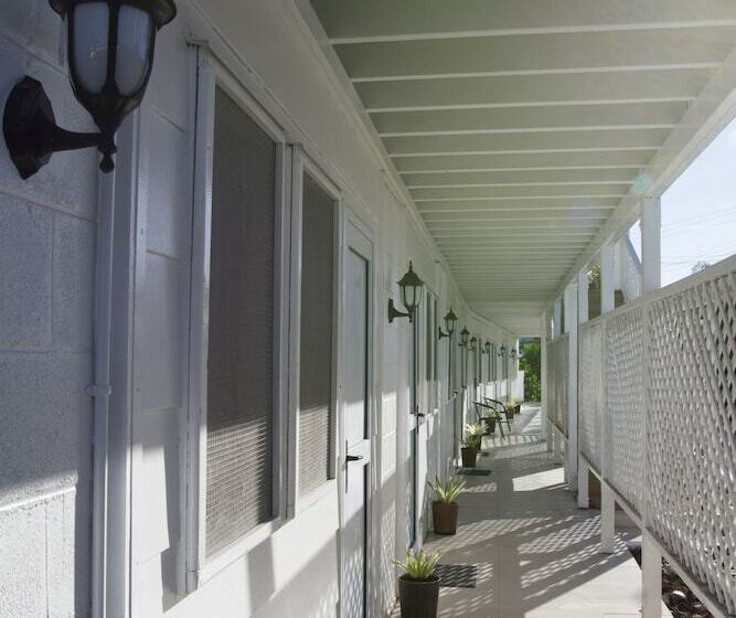 هتل The White House