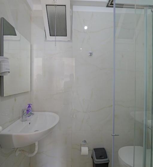 פנסיון Eduard Lagji Apartament