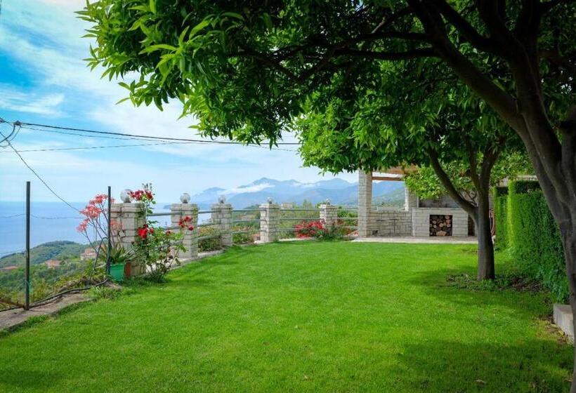 פנסיון Eduard Lagji Apartament