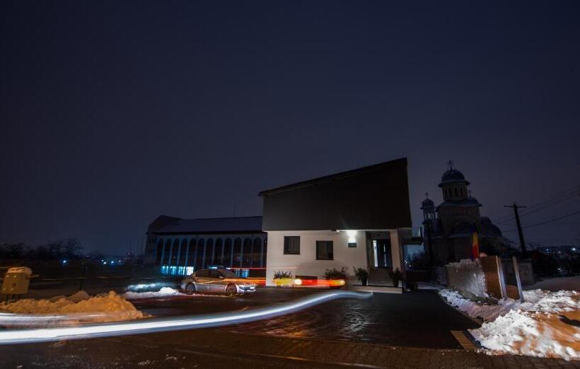 פנסיון Element