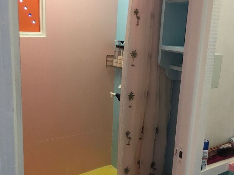 פנסיון Guest House One One One