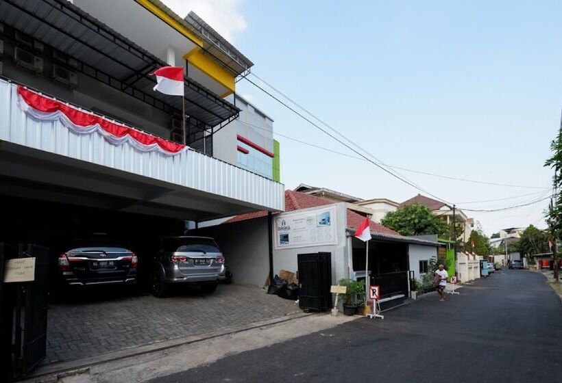 펜션 Reddoorz Near Plaza Simpang Lima