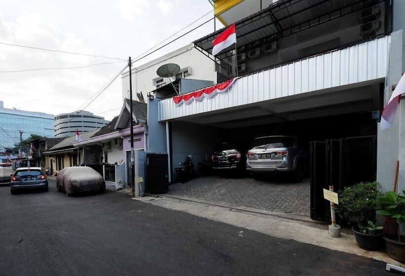 ペンション Reddoorz Near Plaza Simpang Lima