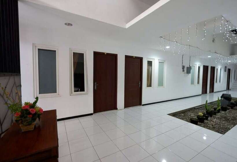 펜션 Reddoorz Near Plaza Simpang Lima