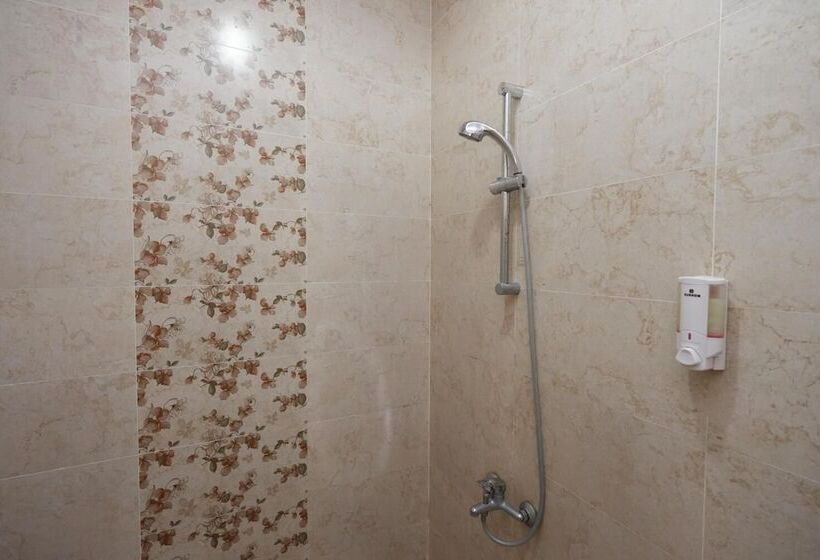 펜션 Reddoorz Near Plaza Simpang Lima