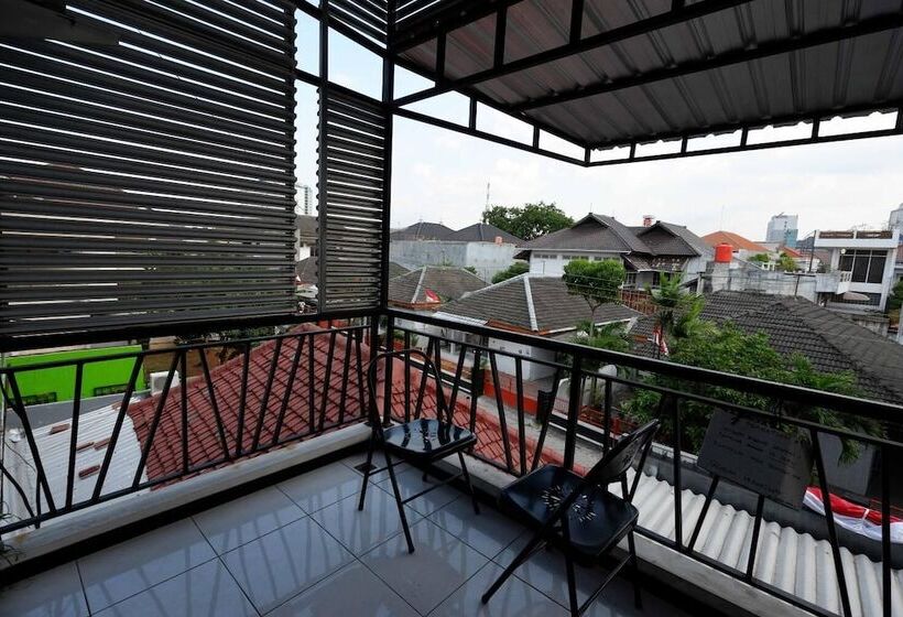 ペンション Reddoorz Near Plaza Simpang Lima