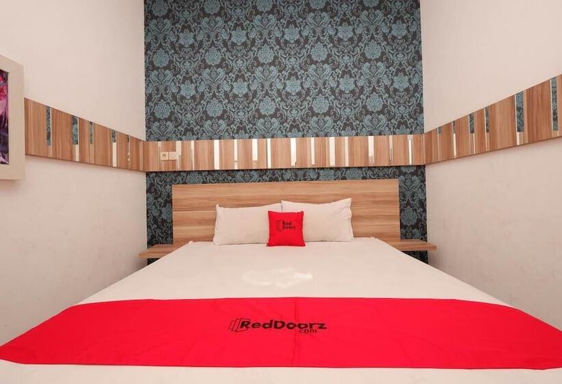 펜션 Reddoorz Near Plaza Simpang Lima