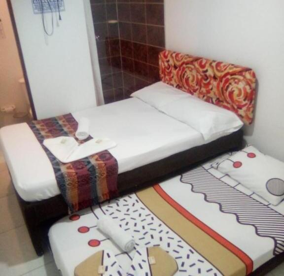 ユースホステル Montecarlos