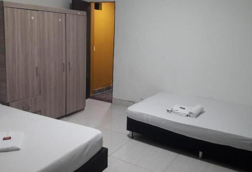 ユースホステル Montecarlos