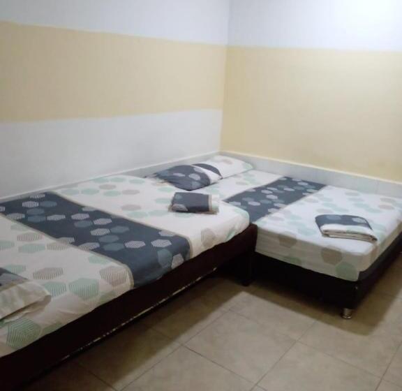 هاستل Montecarlos