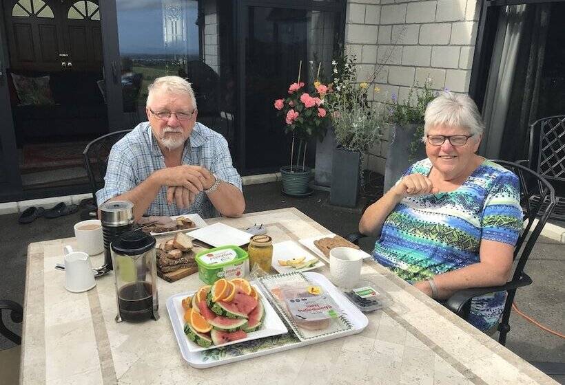 Arohanui Rural Retreat B&b