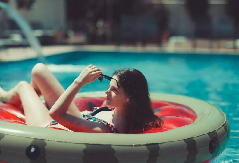 تختخواب و صبحانه Pawlonia Villa Kvareli