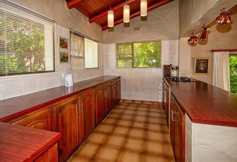 تختخواب و صبحانه Sea Whisper Guest House And Self Catering