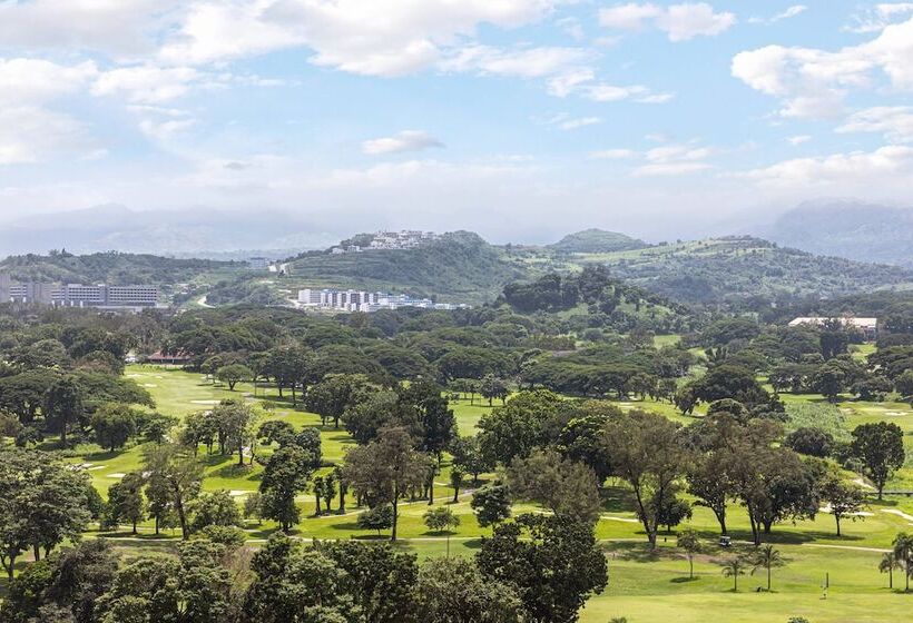 هتل Clark Marriott