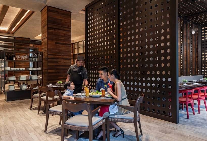 هتل Clark Marriott