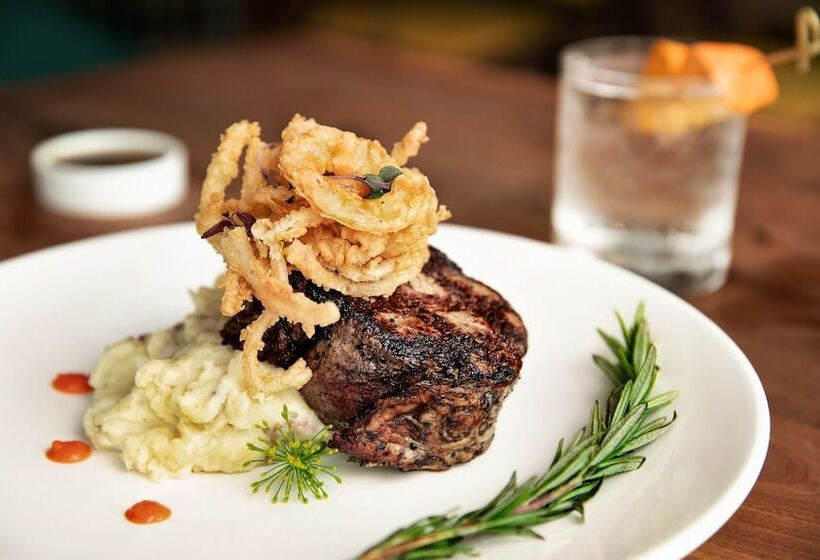 Отель Indigo Winston Salem Downtown, An Ihg