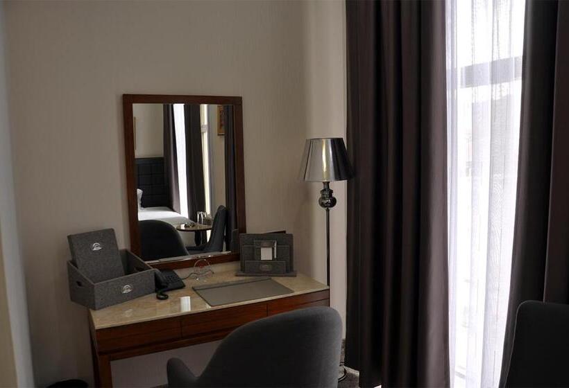 هتل Parliament Palace