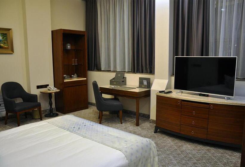 בית מלון כפרי Parliament Palace