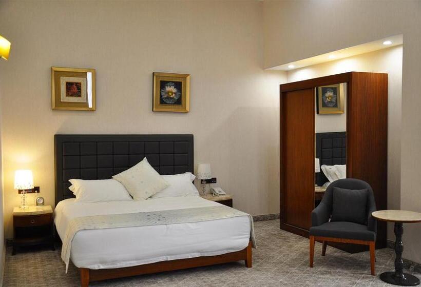 בית מלון כפרי Parliament Palace