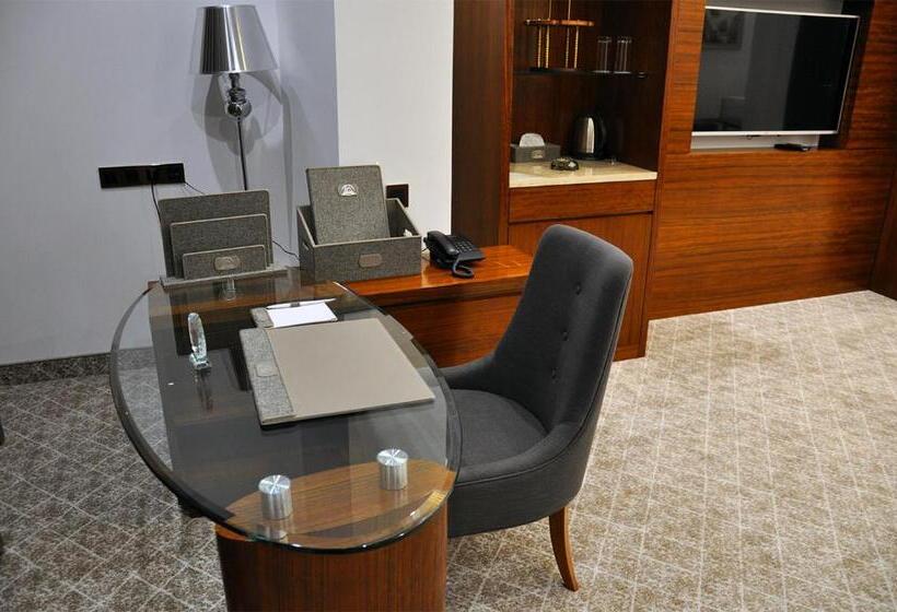 هتل Parliament Palace