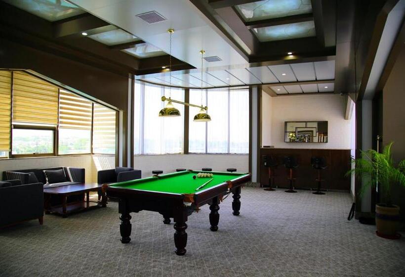 בית מלון כפרי Parliament Palace