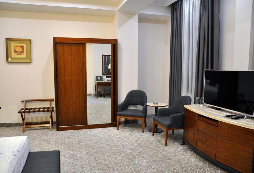 هتل Parliament Palace