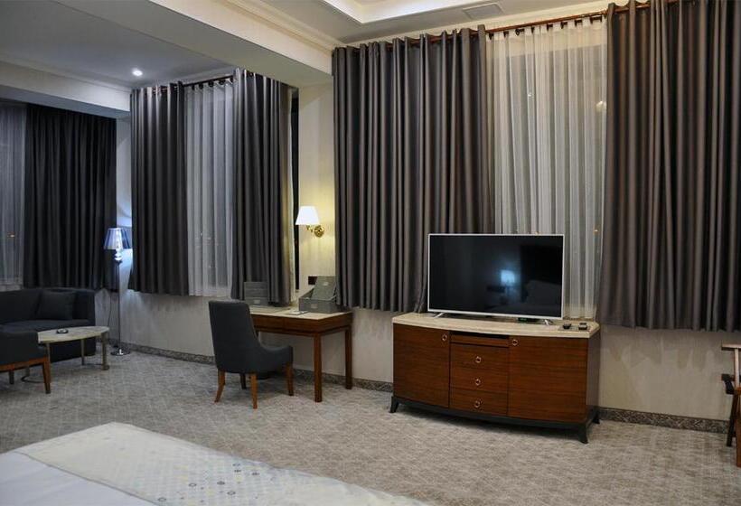 هتل Parliament Palace