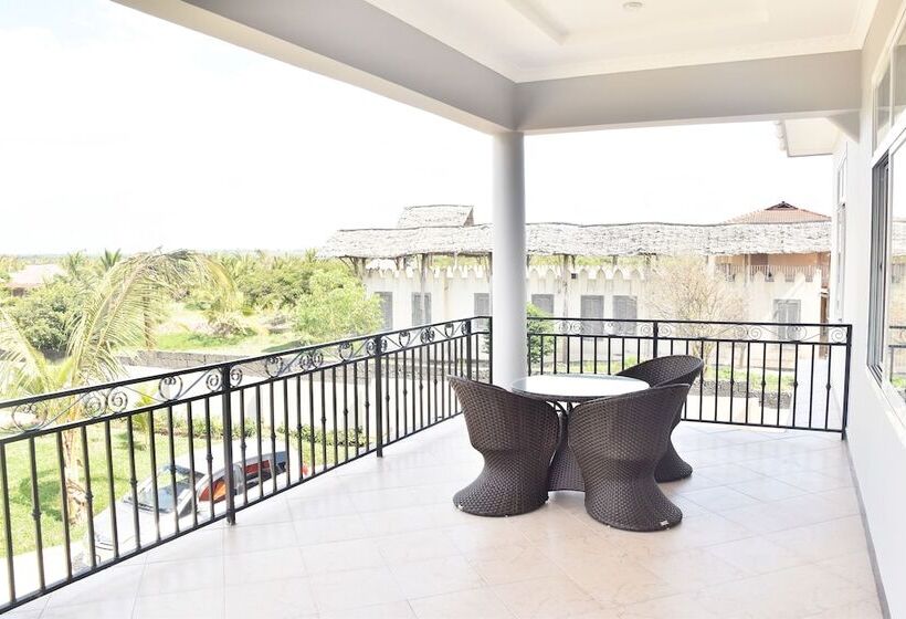 Отель Sea Crest