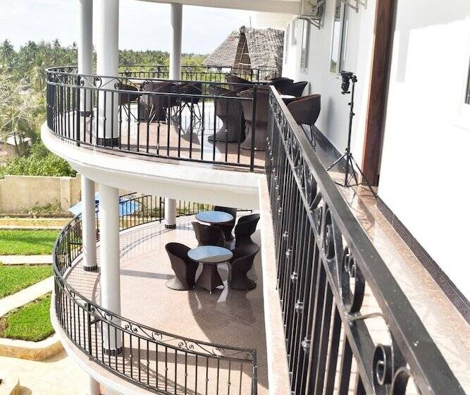 Отель Sea Crest