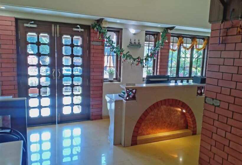 فندق Sri Kamal International