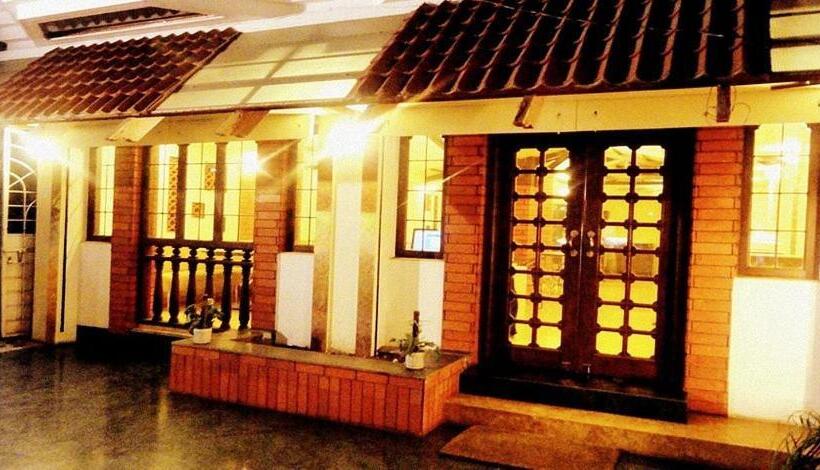 فندق Sri Kamal International