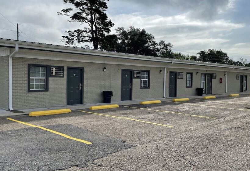 فندق على الطريق Economy Inn