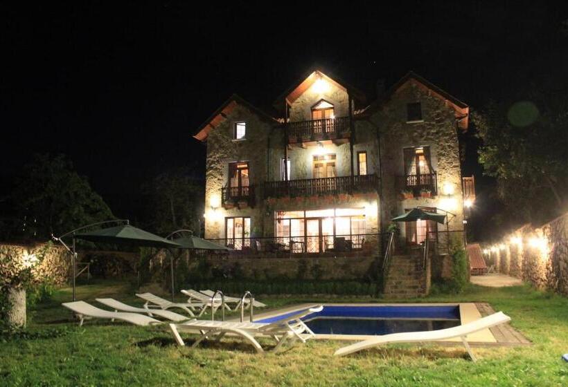 بنسيون Garni Hinyard