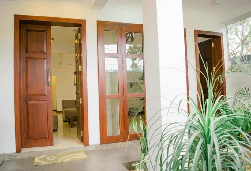 פנסיון Lavinia Escapes