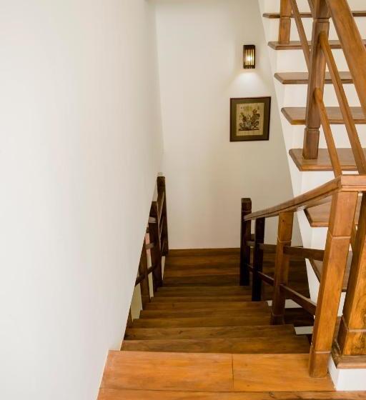 פנסיון Lavinia Escapes