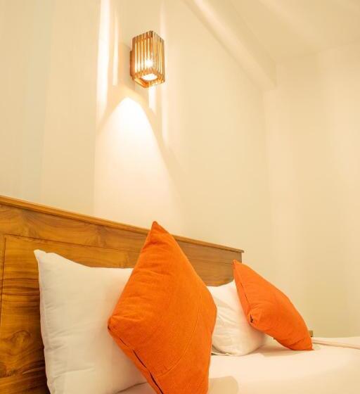 פנסיון Lavinia Escapes