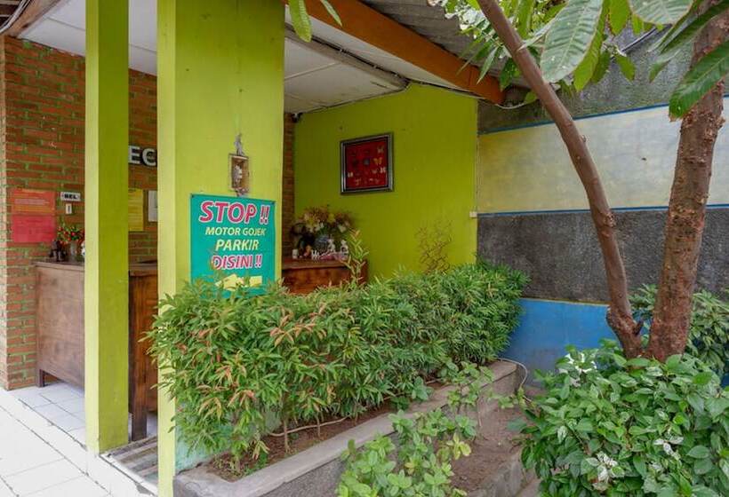 Пансион Reddoorz @ Jalan Parangtritis