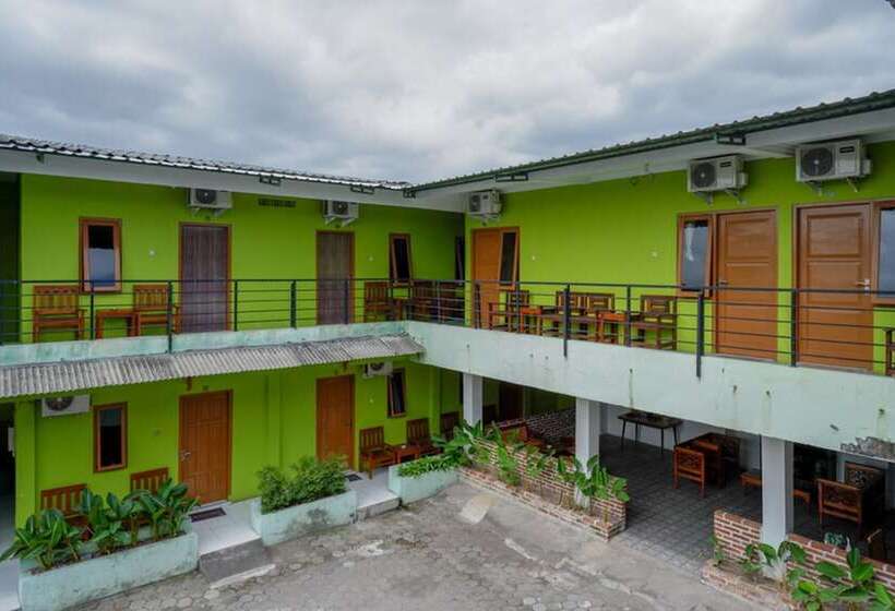 Пансион Reddoorz @ Jalan Parangtritis