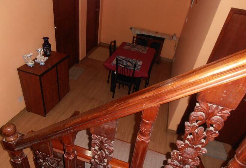 פנסיון Ritzy Residence