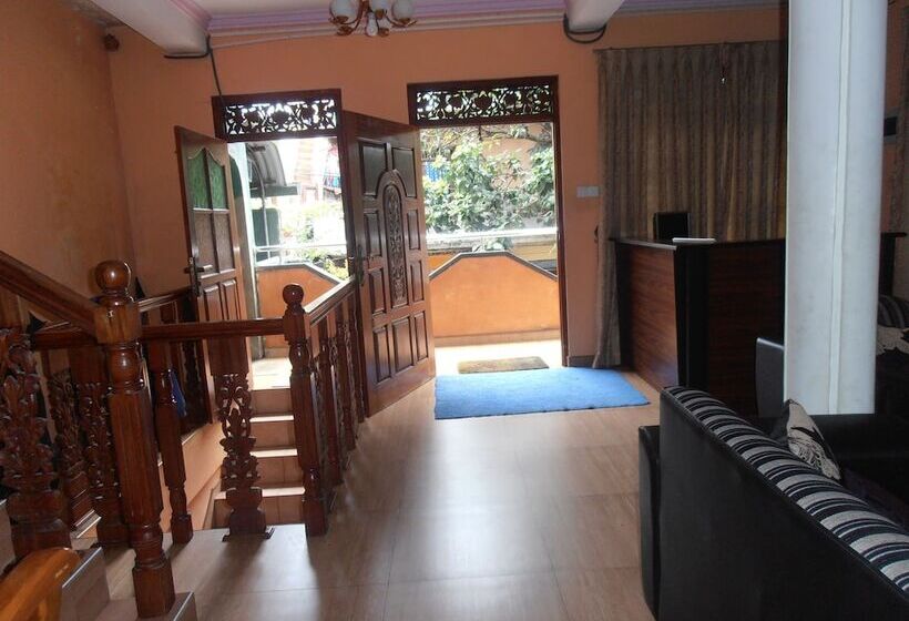 פנסיון Ritzy Residence