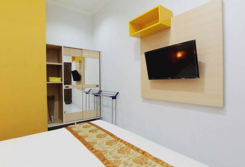 ペンション Roemah De Poenk