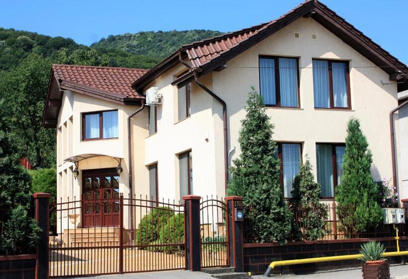 Пансион Silva House