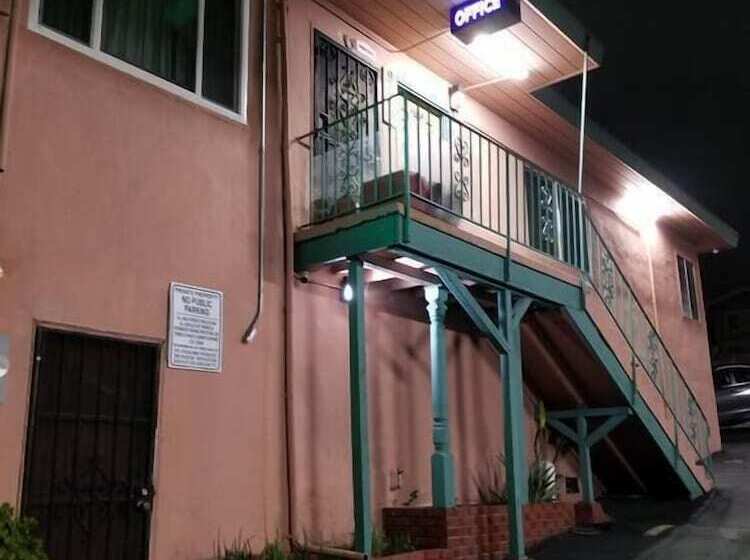 ユースホステル Travis Lodge Motel 16