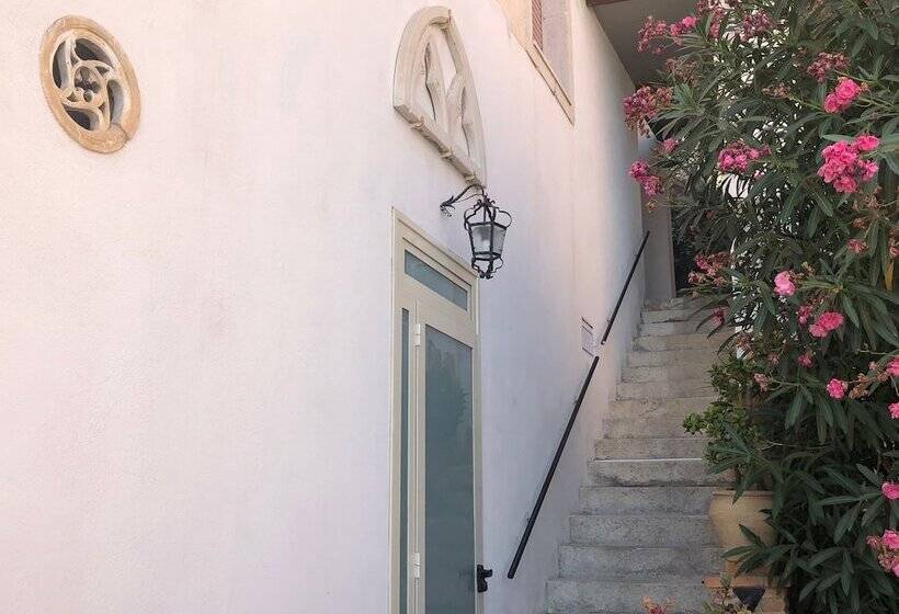 تختخواب و صبحانه Elios Tao