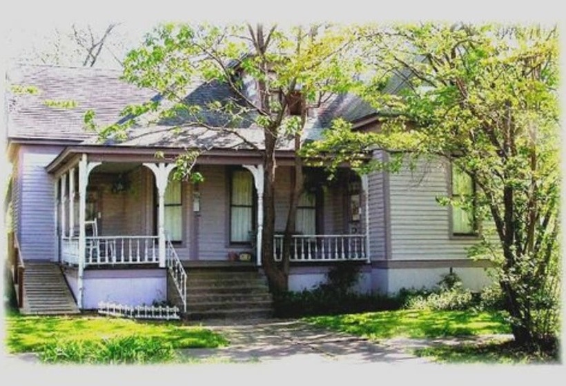 Carleton House Bed And Breakfast