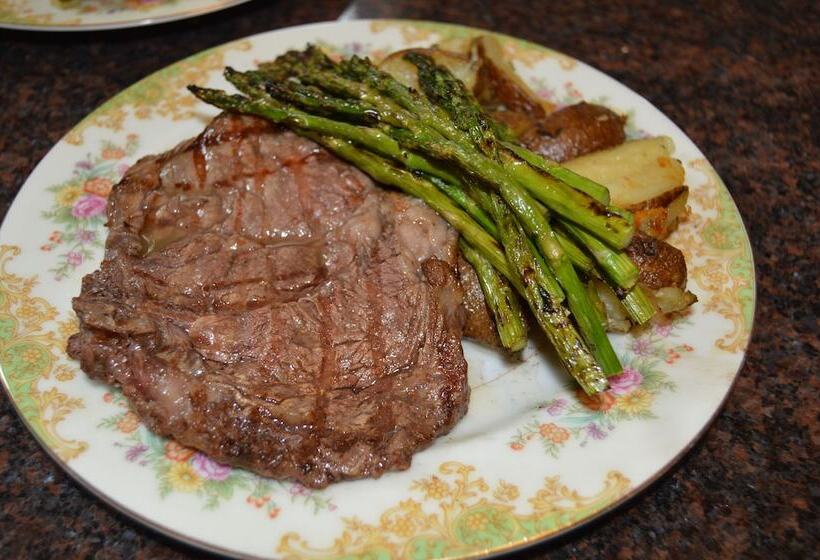 Carleton House Bed And Breakfast