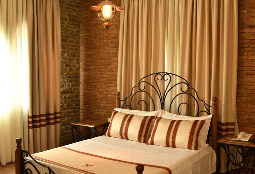 ホテル Restaurant Emblema