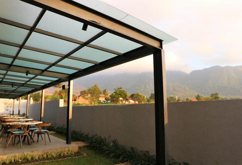 ホテル Santika Garut