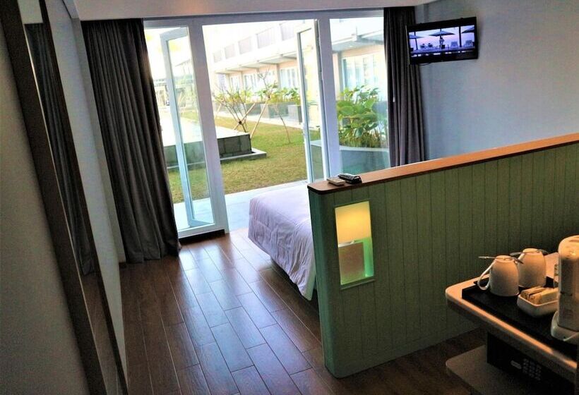 ホテル Santika Garut